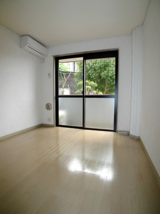 物件内観写真14　(室内からの展望)