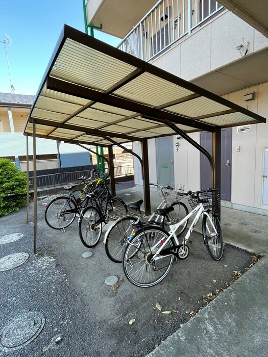 物件外観写真4　(駐輪場)