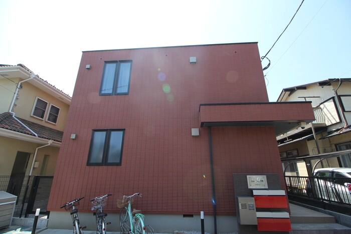 物件外観写真2　(エントランス部分)