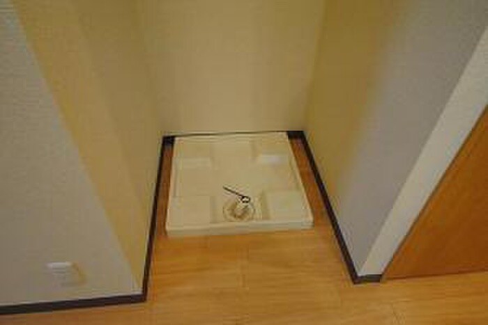 物件内観写真10　(洗濯機置場)