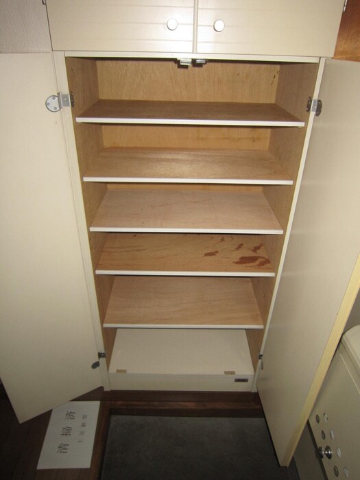 物件内観写真8　(靴箱)