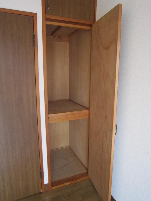 物件内観写真12　(収納)