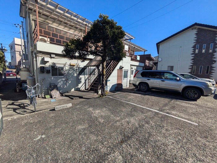 物件外観写真2　(駐車場)