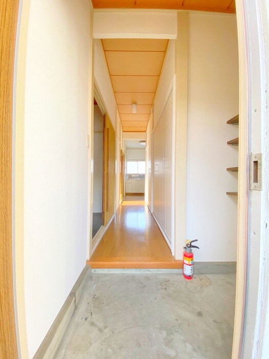 物件内観写真11　(玄関)