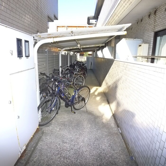 物件外観写真5　(駐輪場)