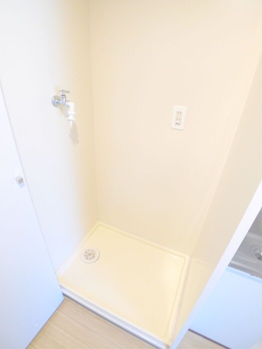 物件内観写真11　(洗濯機置場)