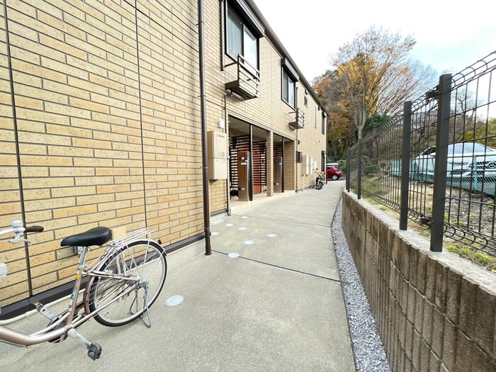 物件外観写真5　(エントランス部分)