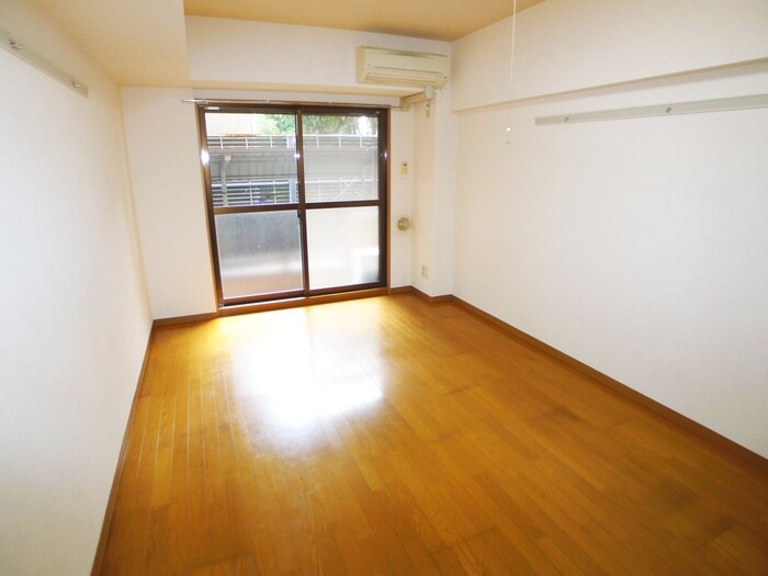 物件内観写真10　(室内からの展望)