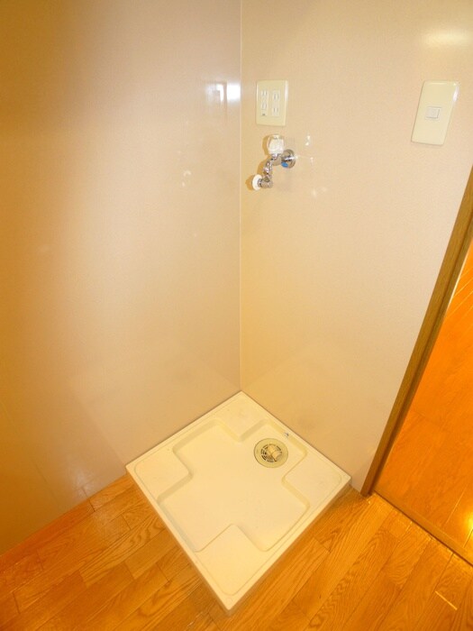 物件内観写真16　(洗濯機置場)