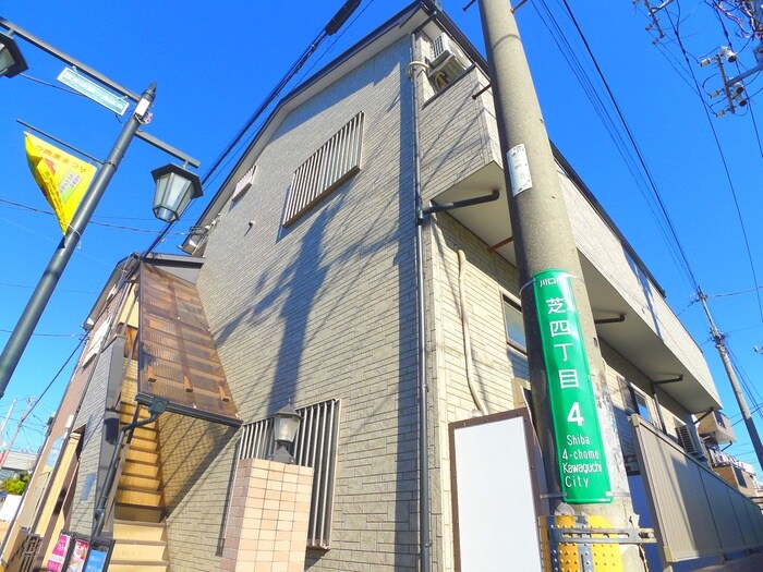 物件外観写真3　(エントランス部分)