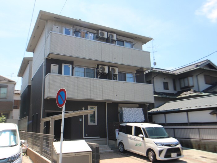 物件外観写真1　(駐輪場)