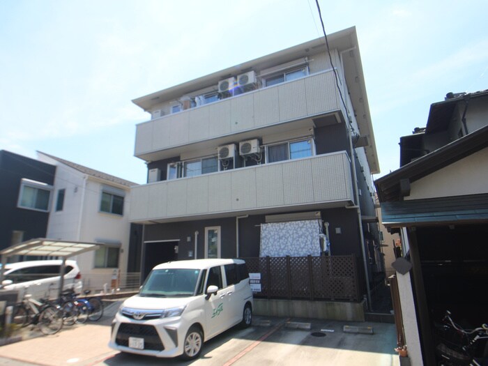 物件外観写真2　(バイク置き場)