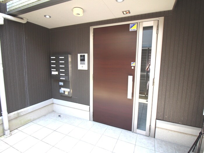 物件外観写真6　(エントランス部分)