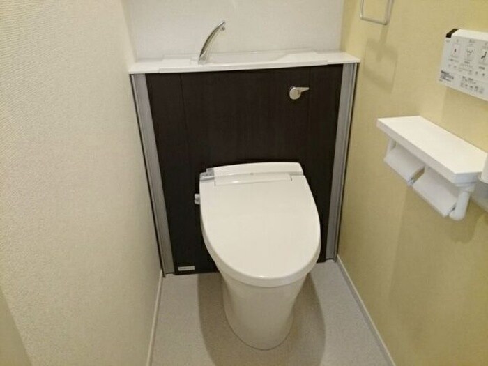 物件内観写真8　(トイレ)