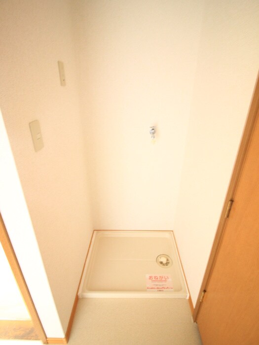 物件内観写真14　(洗濯機置場)