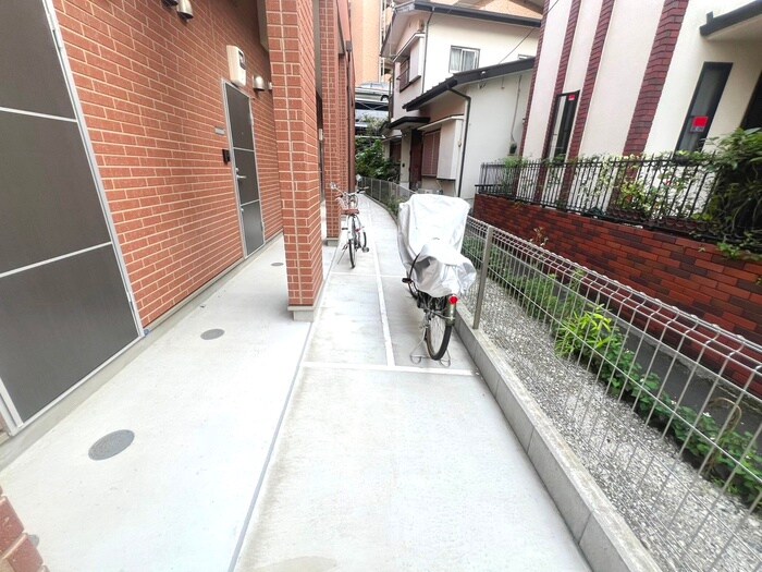 物件外観写真4　(駐輪場)