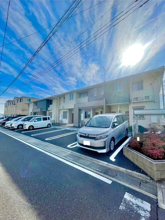 物件外観写真2　(駐車場)