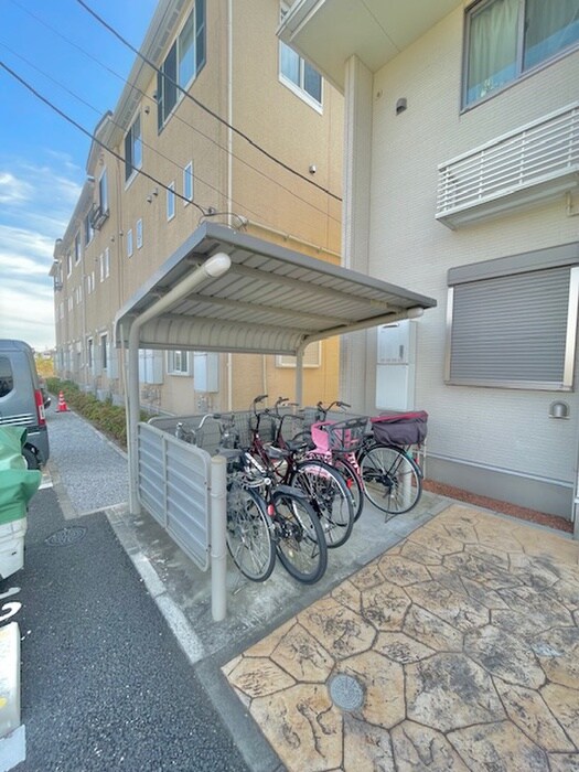 物件外観写真3　(駐輪場)