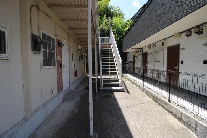 物件外観写真6　(エントランス部分)