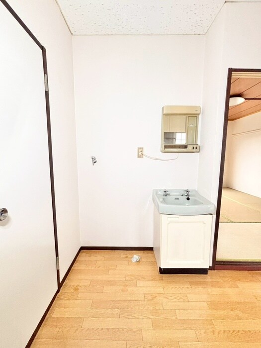 物件内観写真12　(洗濯機置場)