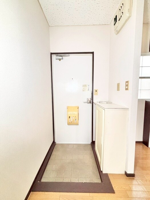 物件内観写真16　(玄関)
