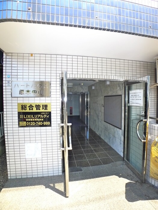 物件外観写真2　(エントランス部分)