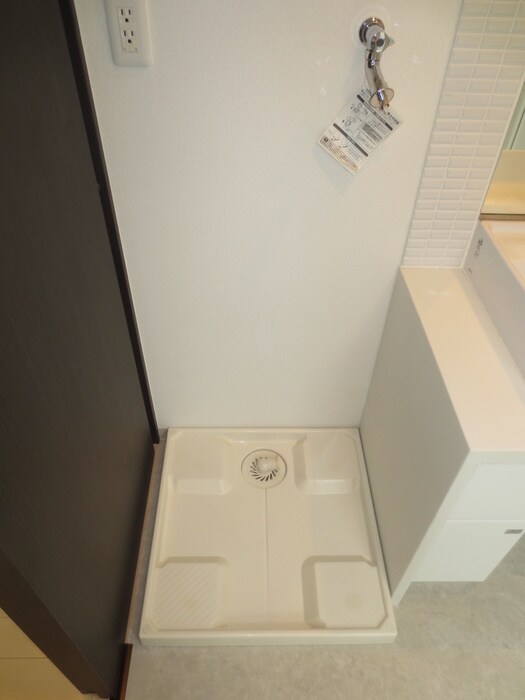 物件内観写真12　(洗濯機置場)