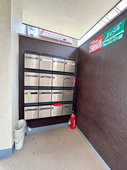 物件外観写真4　(エントランス部分)