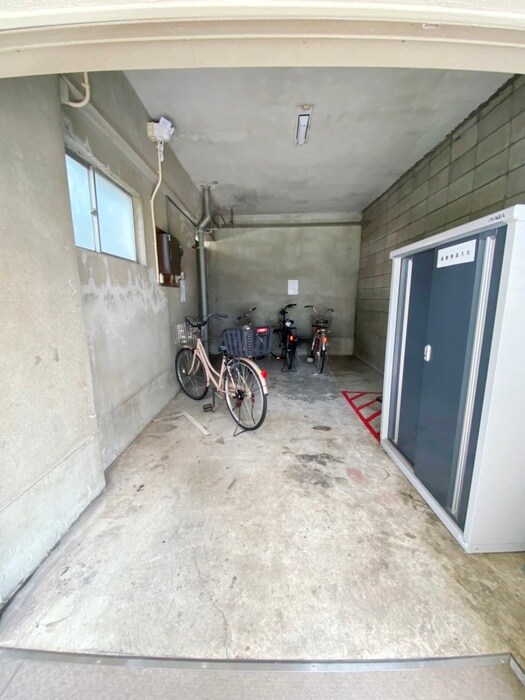 物件外観写真6　(駐輪場)