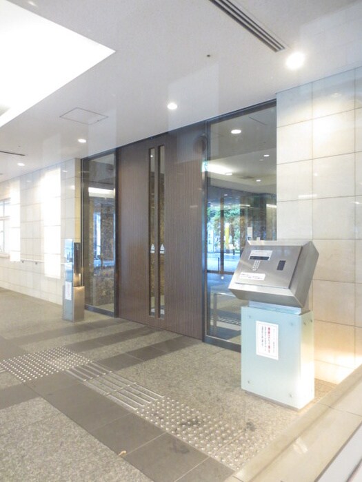 物件外観写真4　(エントランス部分)