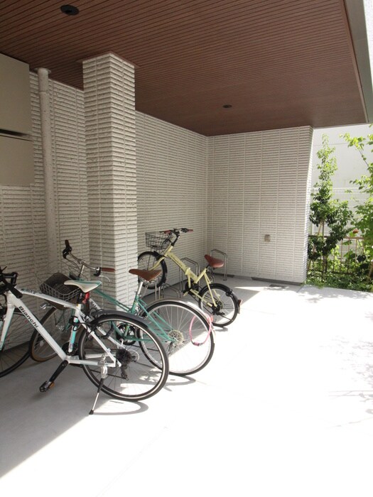 物件外観写真4　(駐輪場)