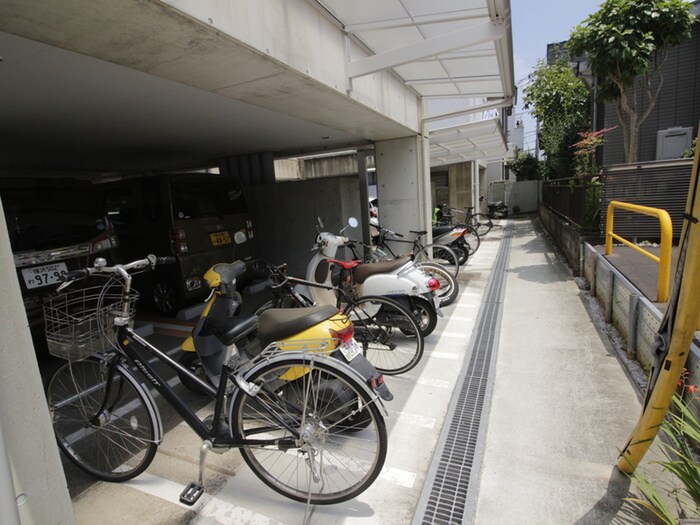物件外観写真4　(駐輪場)