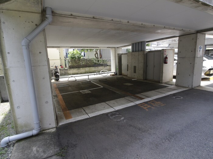 物件外観写真5　(駐車場)