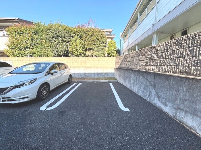 物件外観写真3　(駐車場)