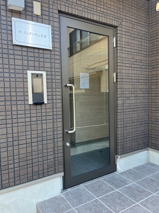 物件外観写真5　(エントランス部分)