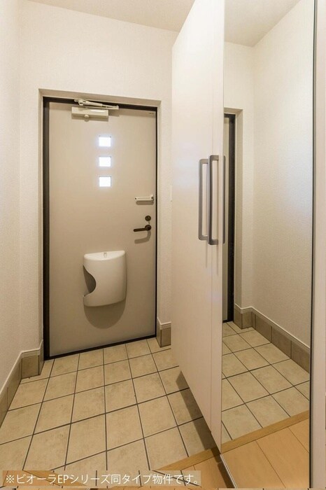 物件内観写真10　(玄関)