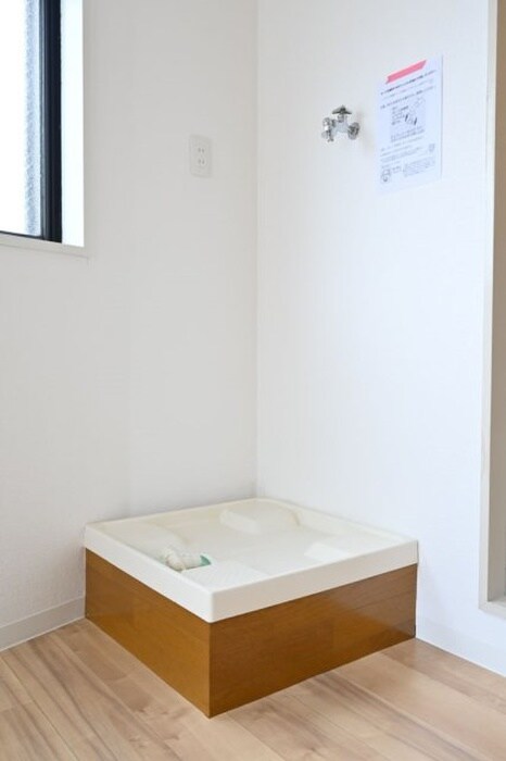 物件内観写真14　(洗濯機置場)