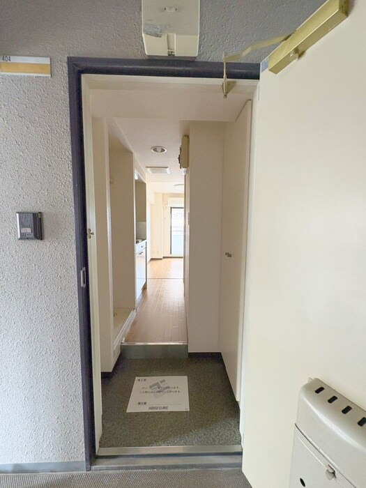 物件内観写真16　(玄関)