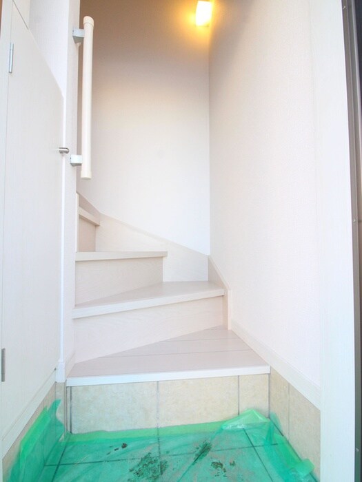 物件内観写真16　(玄関)