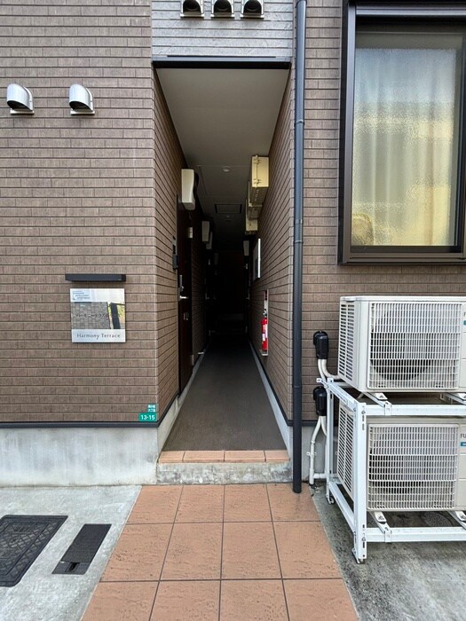 物件外観写真4　(エントランス部分)