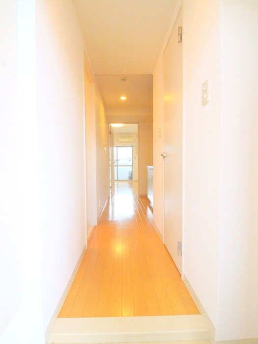 物件内観写真7　(玄関)