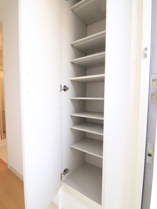 物件内観写真8　(靴箱)