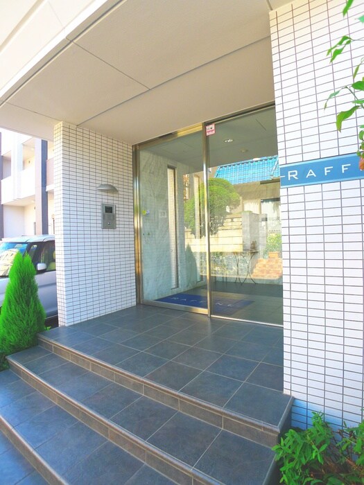 物件外観写真3　(エントランス部分)