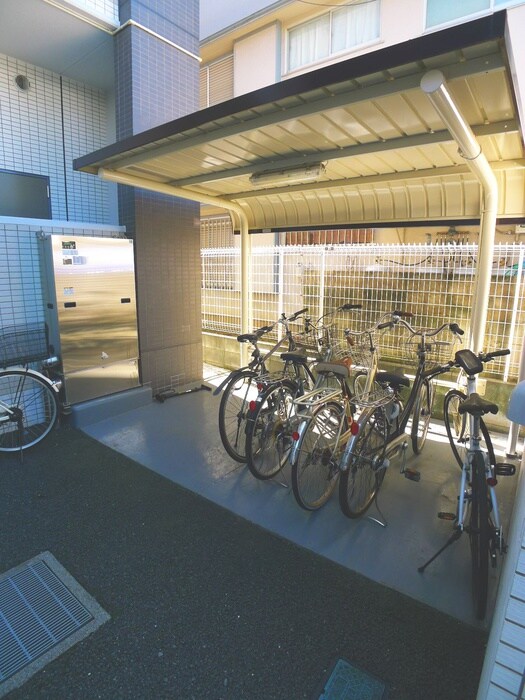 物件外観写真5　(駐輪場)