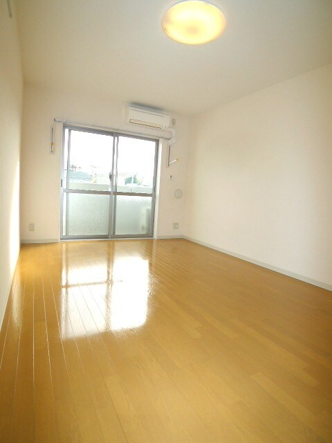 物件内観写真12　(室内からの展望)