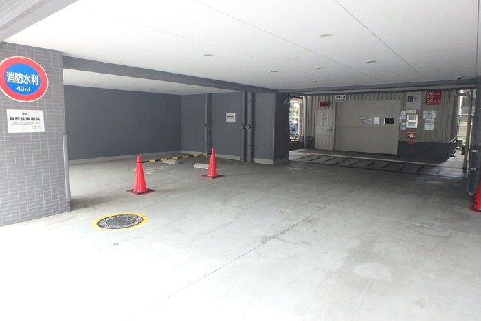 物件外観写真6　(駐車場)