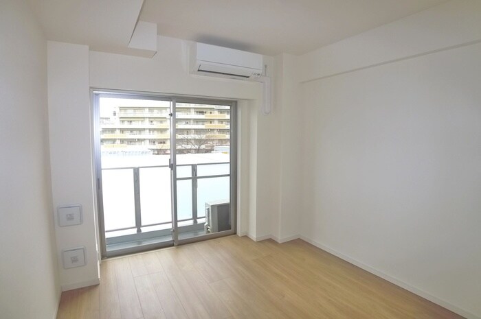 物件内観写真7　(室内からの展望)