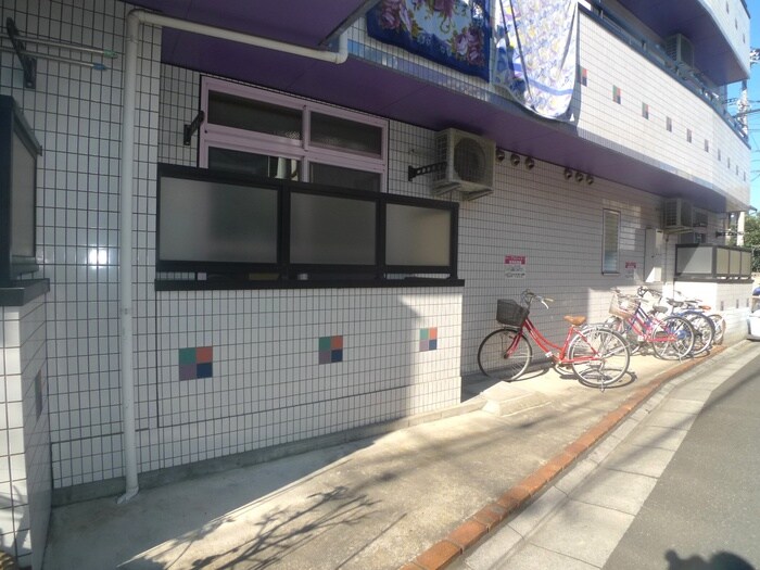 物件外観写真2　(駐輪場)