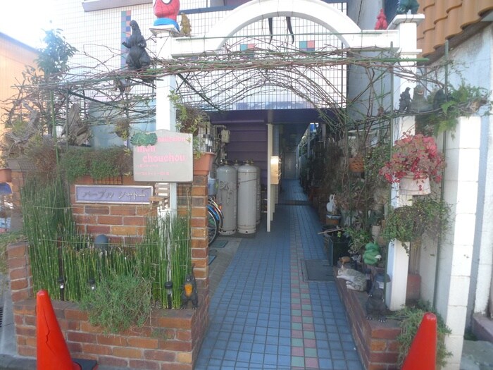 物件外観写真3　(エントランス部分)