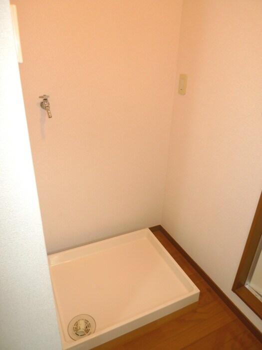 物件内観写真9　(洗濯機置場)